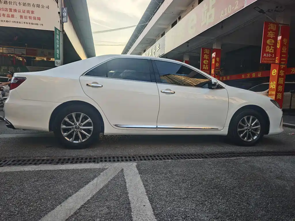 Toyota Camry — миниатюра 4