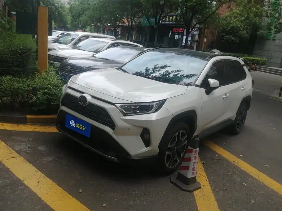 Toyota RAV4 2021 2.0L CVT 4WD Premium Edition
