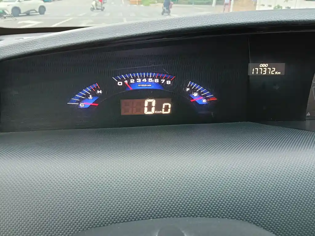 Luxgen Big 7 MPV — миниатюра 17