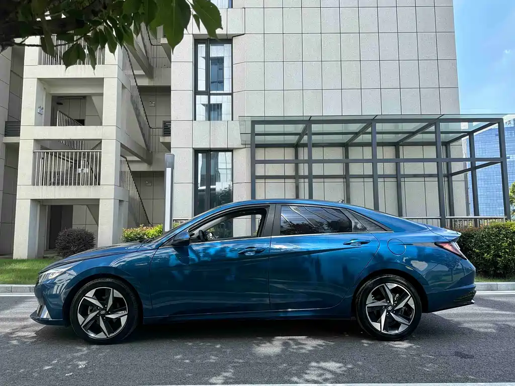 Hyundai Elantra — миниатюра 8