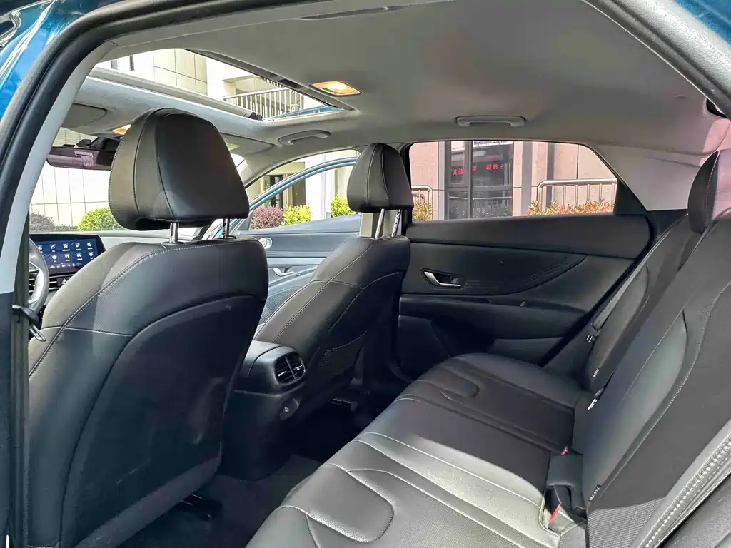 Hyundai Elantra — миниатюра 18