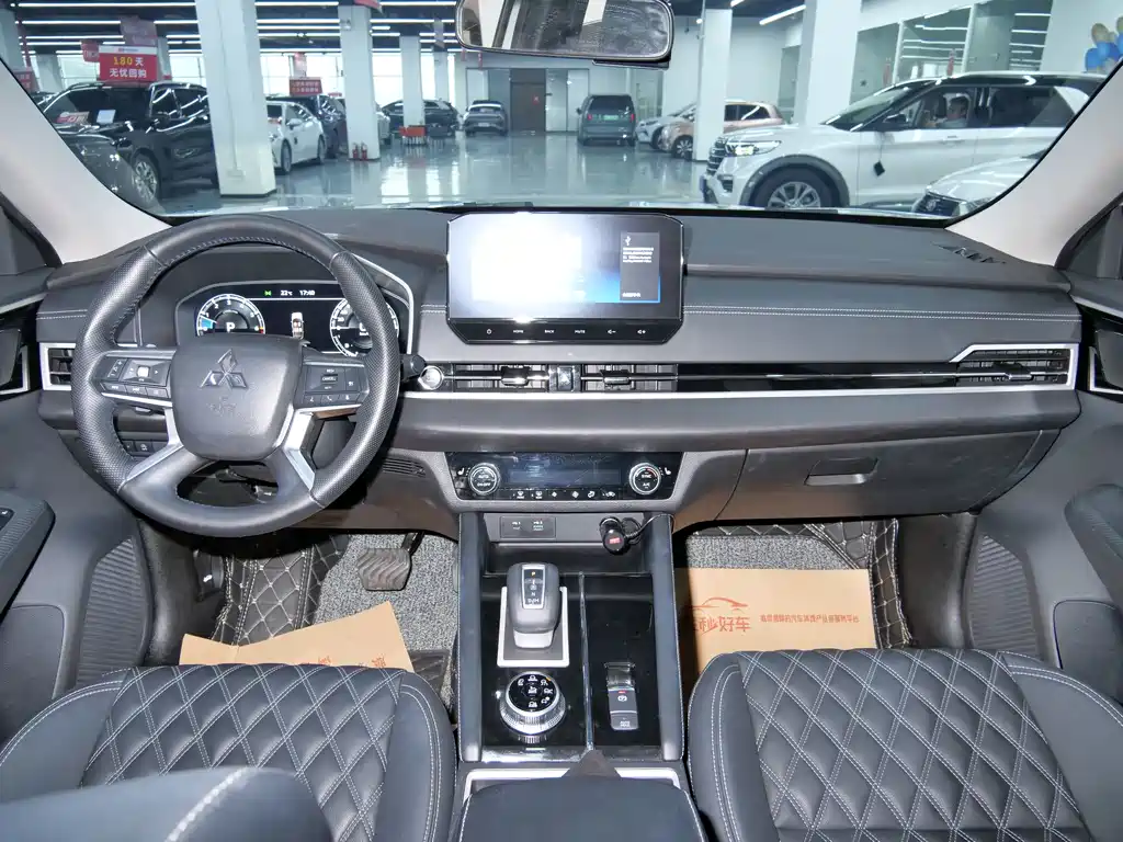 MITSUBISHI OUTLANDER