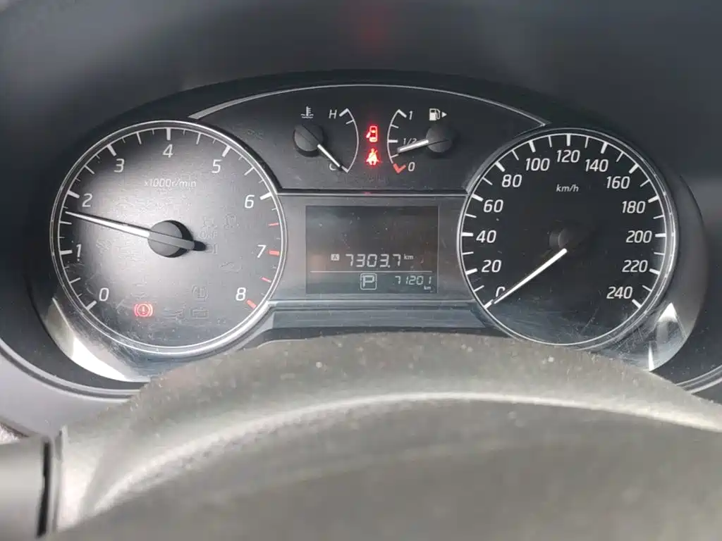 Nissan Tiida — миниатюра 5