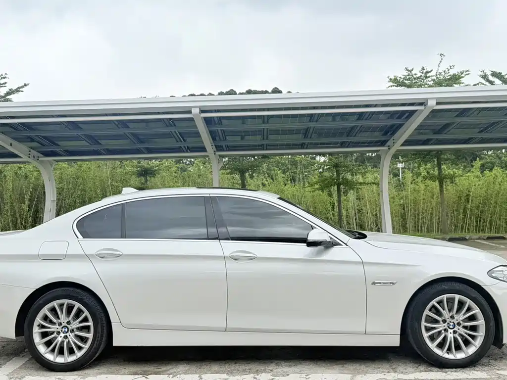 BMW 5 Series — миниатюра 4