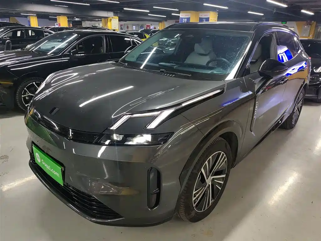Lynk & Co 08 EM-P 2023