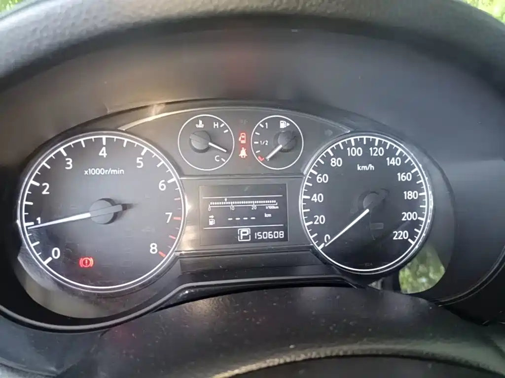 Nissan Tiida — миниатюра 12