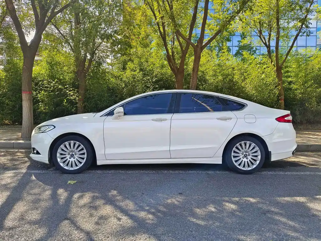 Ford Mondeo — миниатюра 7