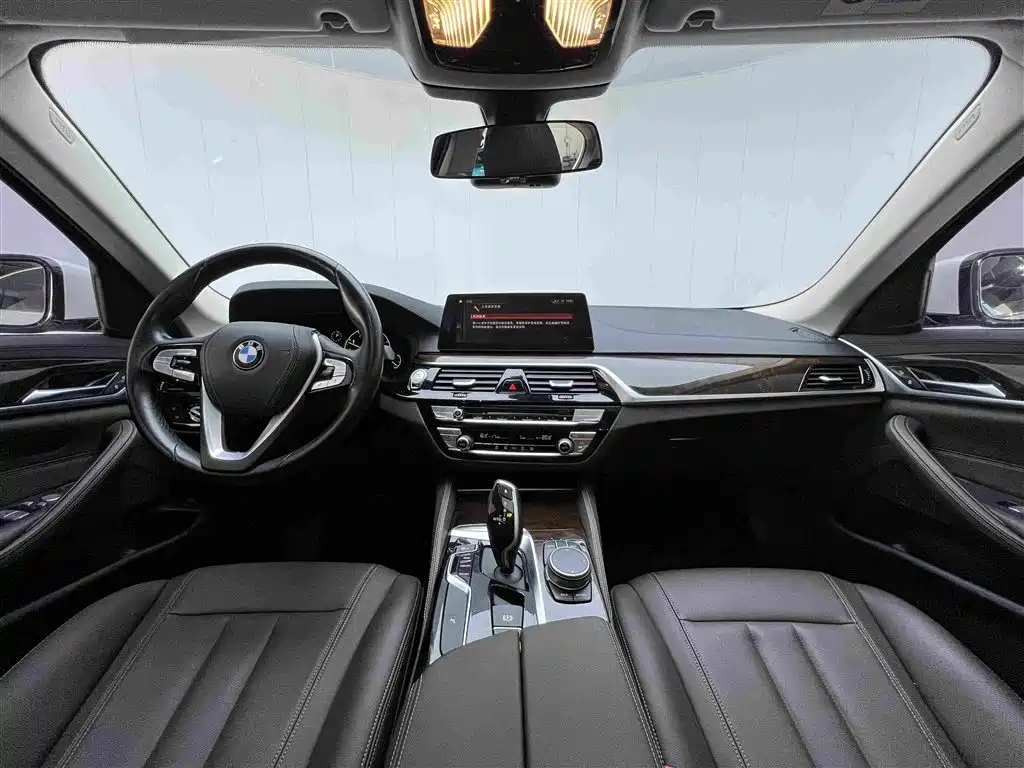BMW 5 Series — миниатюра 6