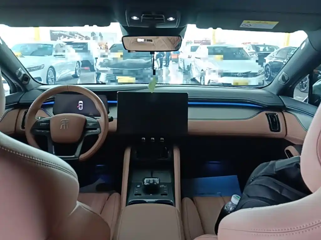 BYD L EV — миниатюра 10