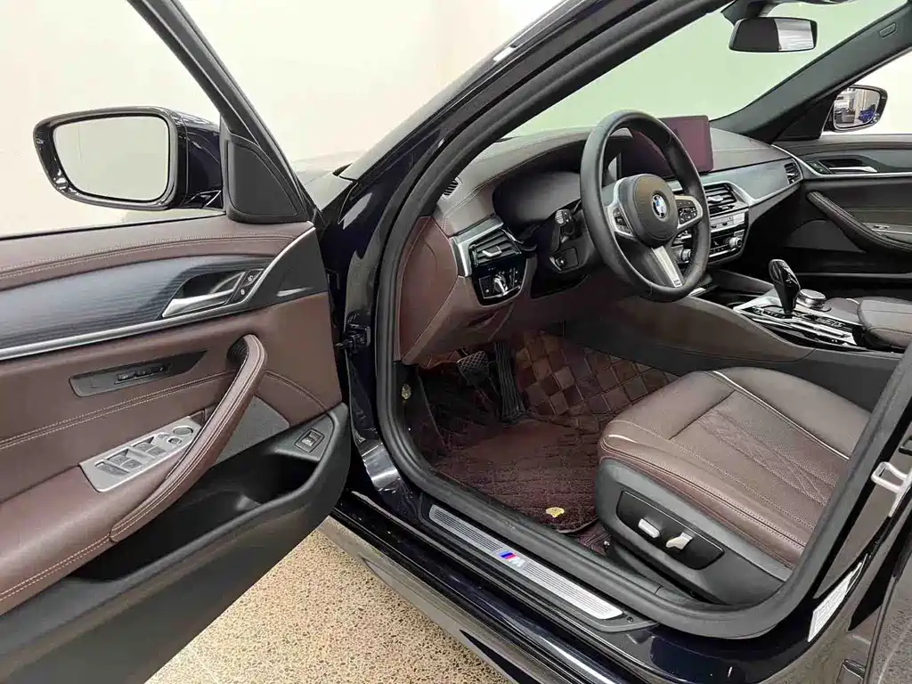 BMW 5 Series — миниатюра 9