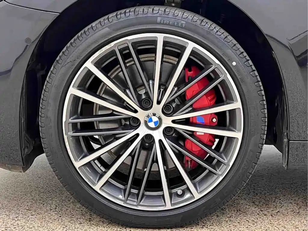 BMW 5 Series — миниатюра 7