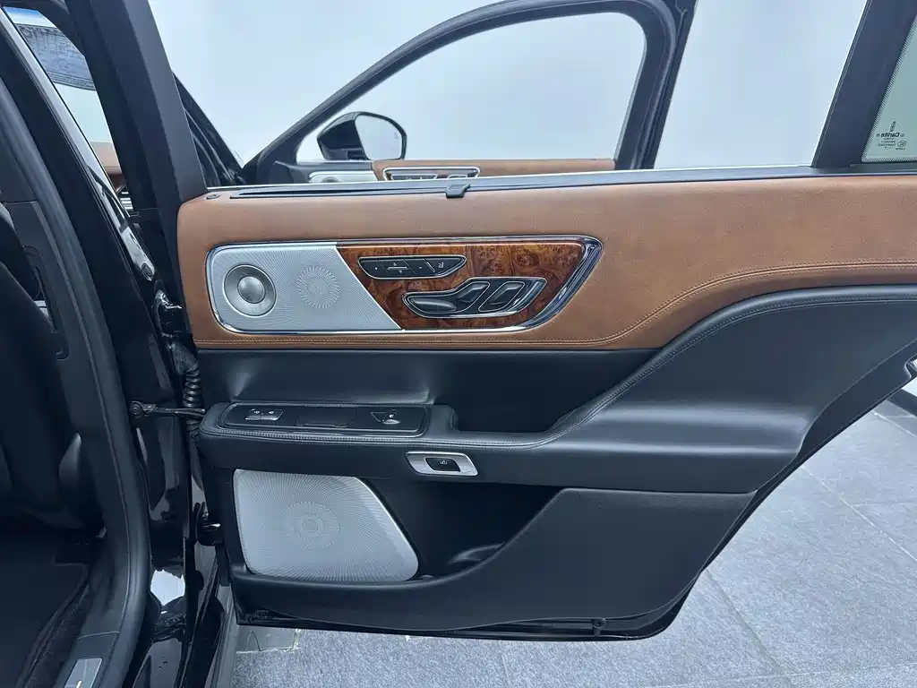 Lincoln Continental — миниатюра 22