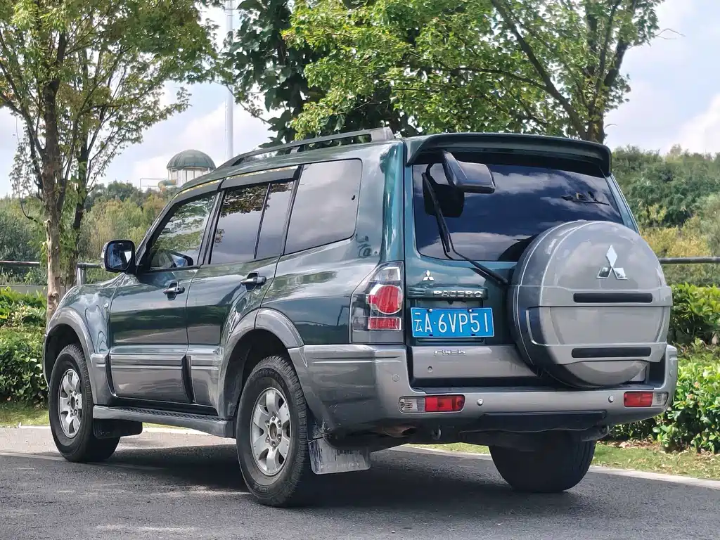 Mitsubishi Pajero — миниатюра 7