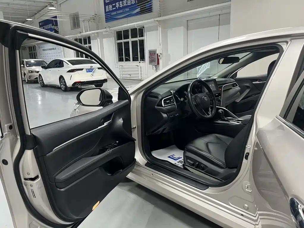 Toyota Camry — миниатюра 11