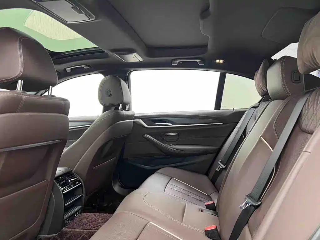 BMW 5 Series — миниатюра 14