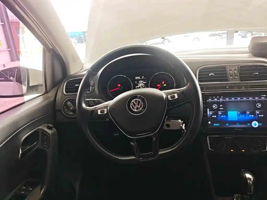 Volkswagen Polo — миниатюра 11