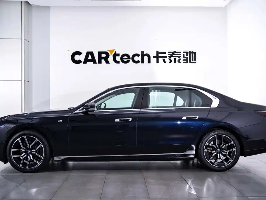 BMW 7 Series — миниатюра 8