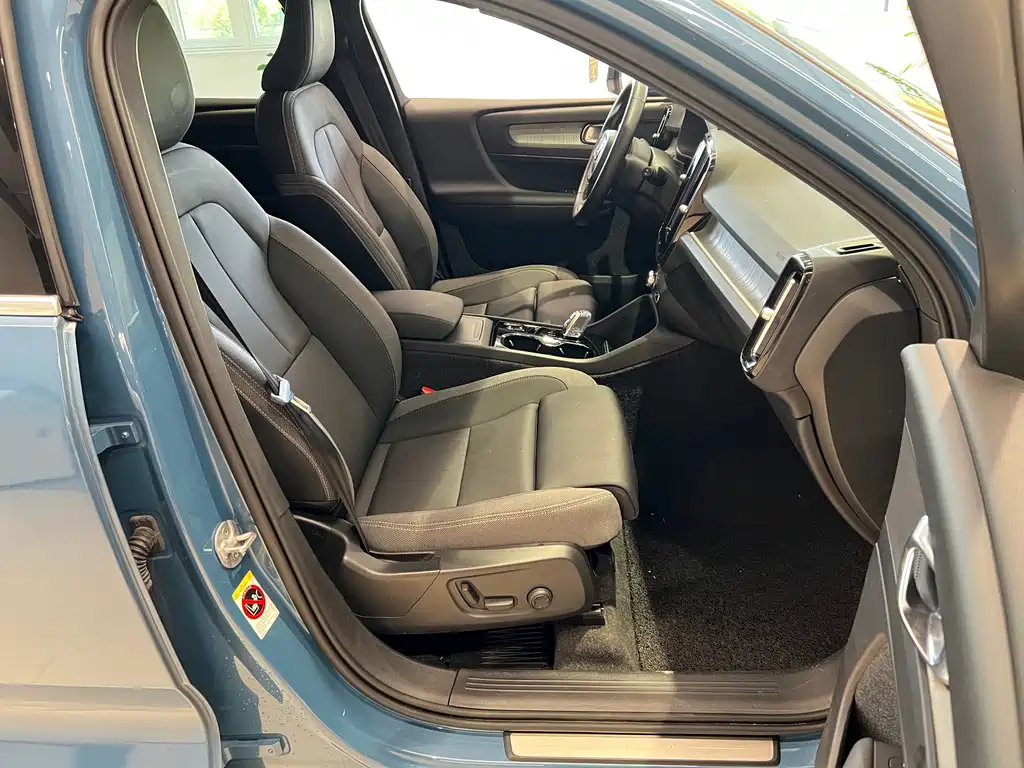 Volvo XC40 — миниатюра 10
