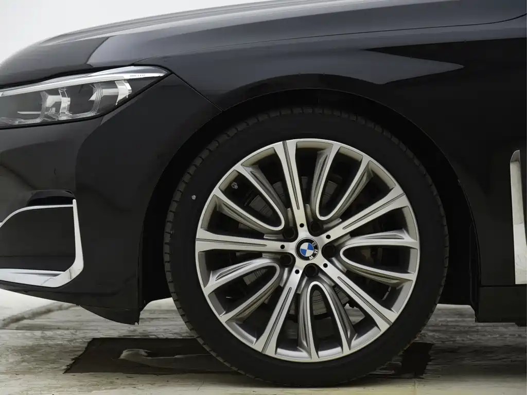 BMW 7 Series — миниатюра 4
