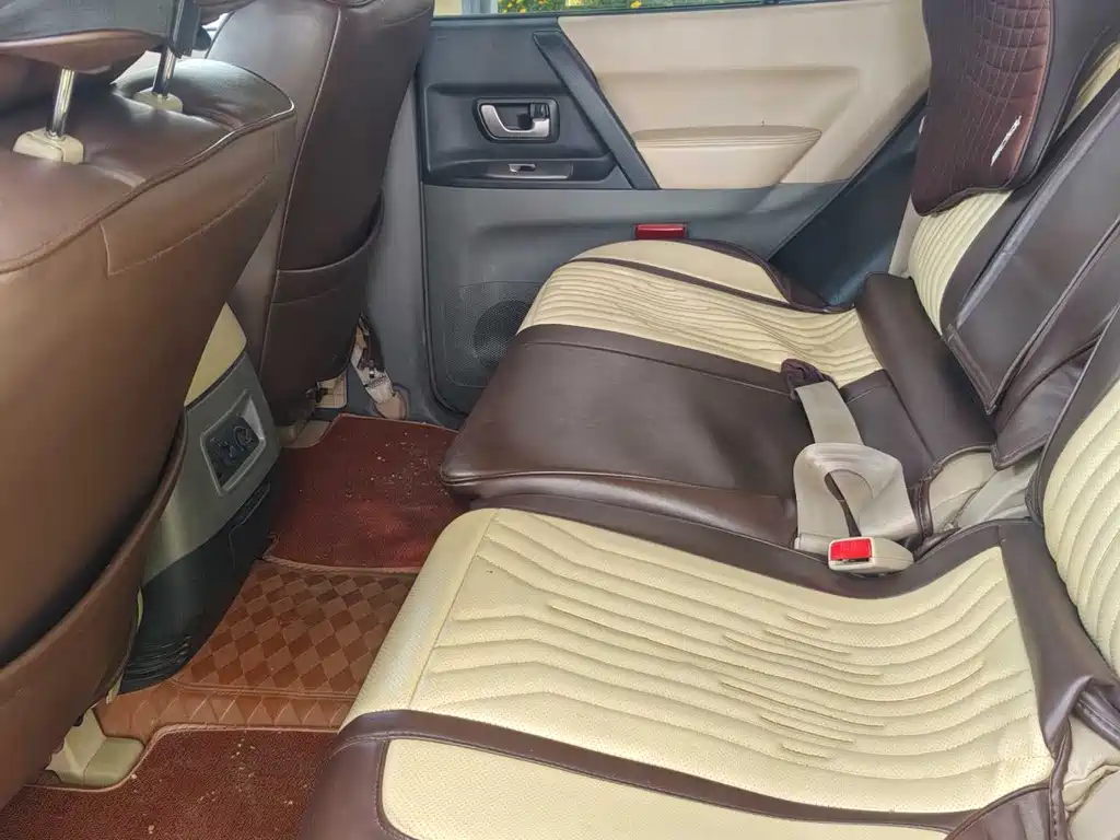 Mitsubishi Pajero — миниатюра 6