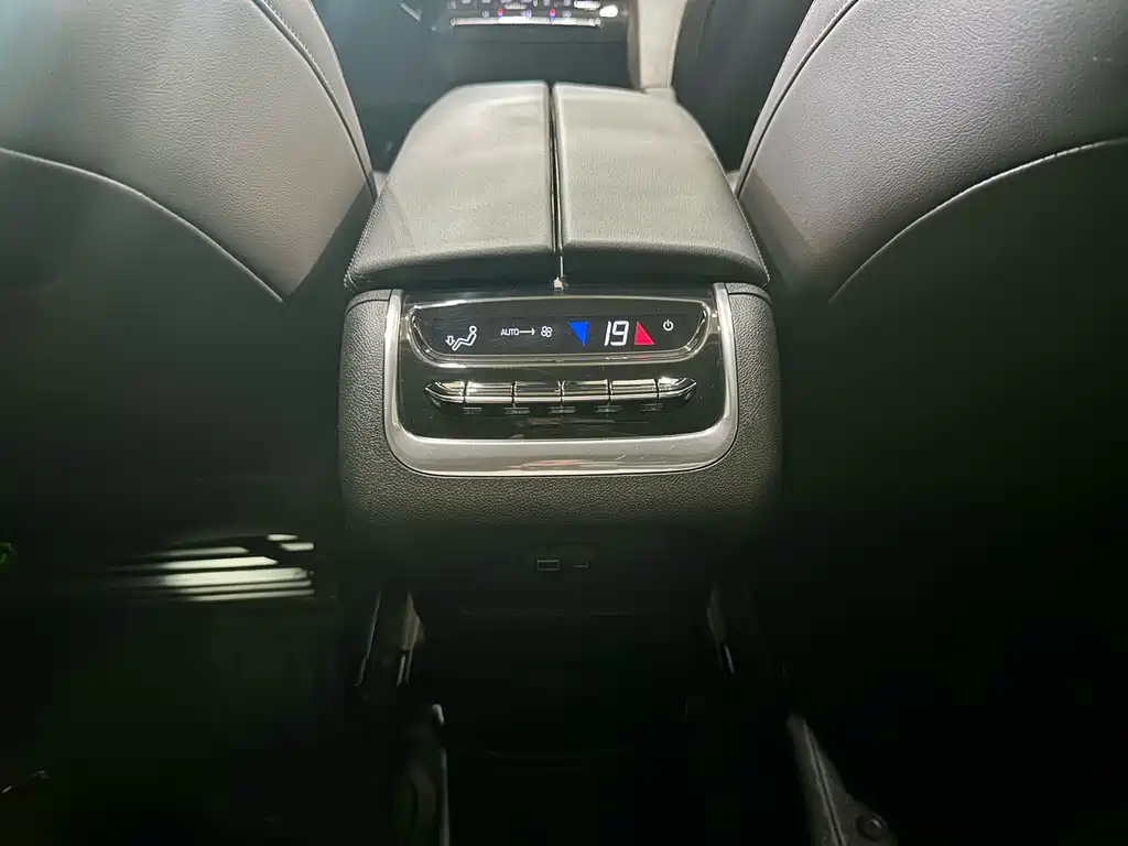 Buick Enclave — миниатюра 17