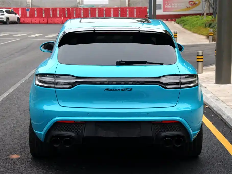 PORSCHE MACAN