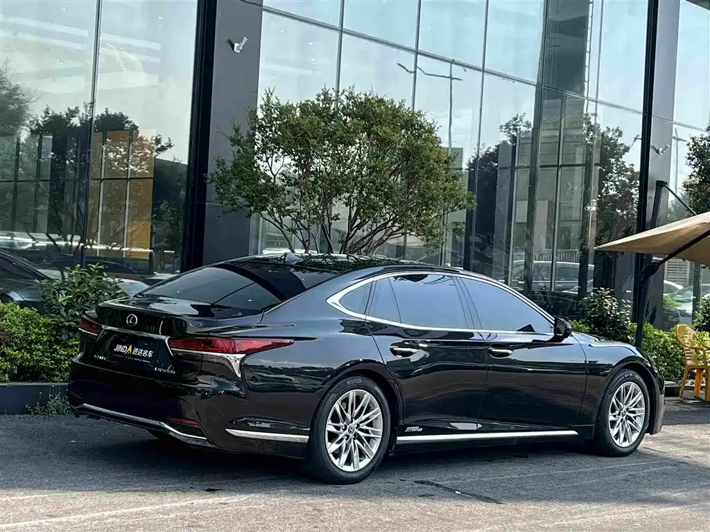 Lexus LS — миниатюра 10