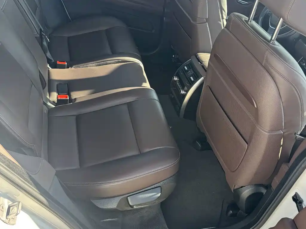 BMW 5 Series GT — миниатюра 8