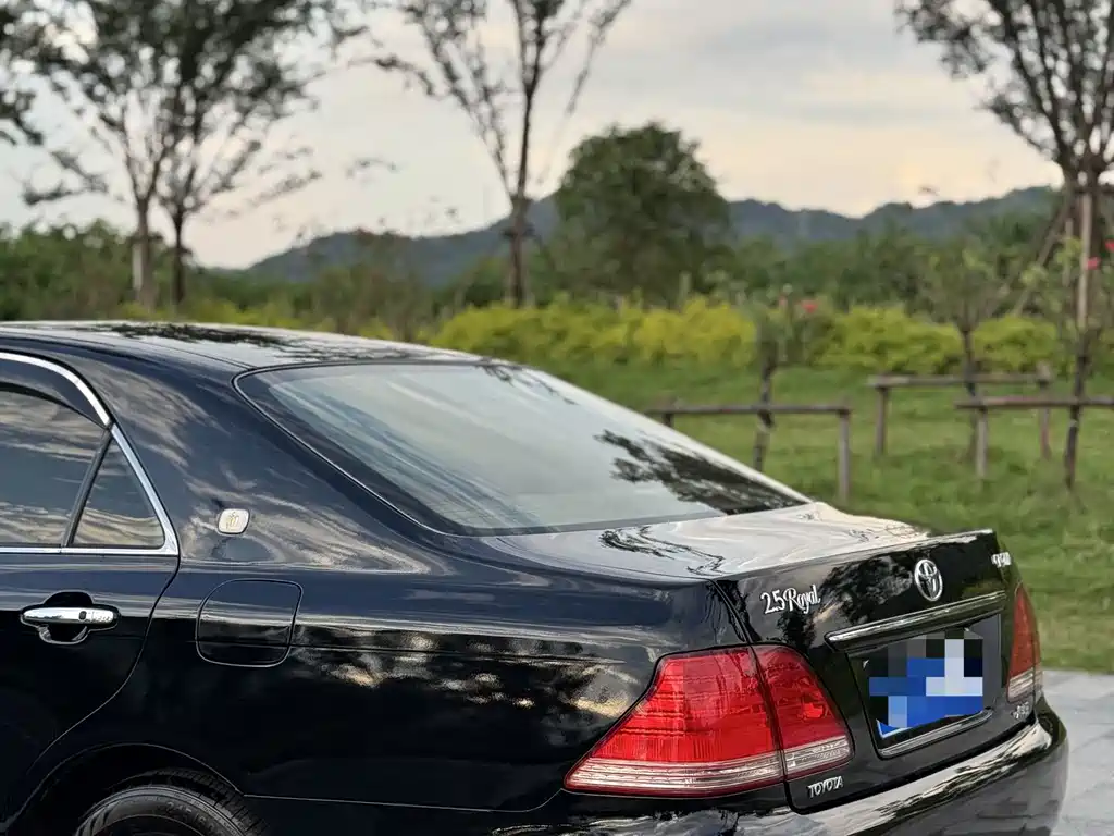Toyota Crown — миниатюра 16