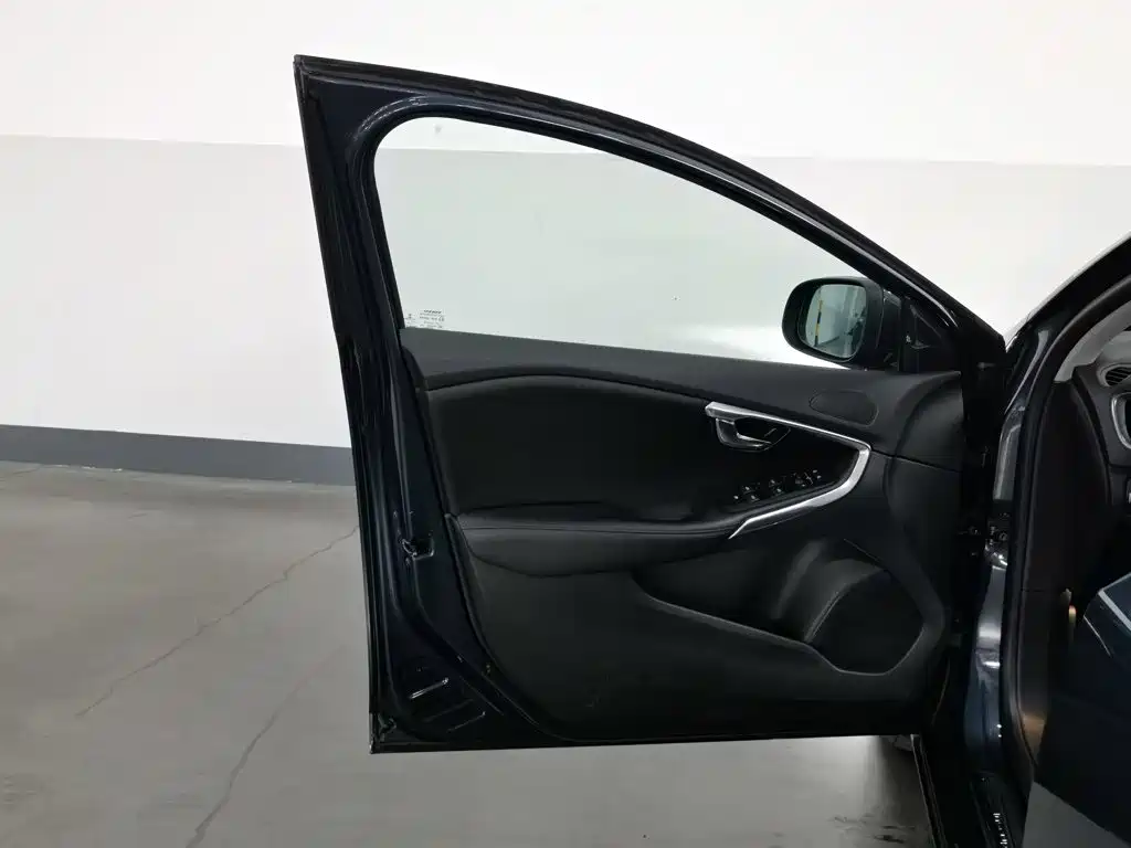 Volvo V40 — миниатюра 8