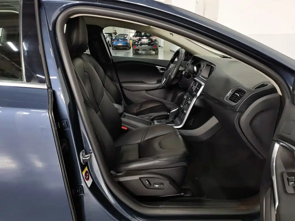 Volvo V40 — миниатюра 23