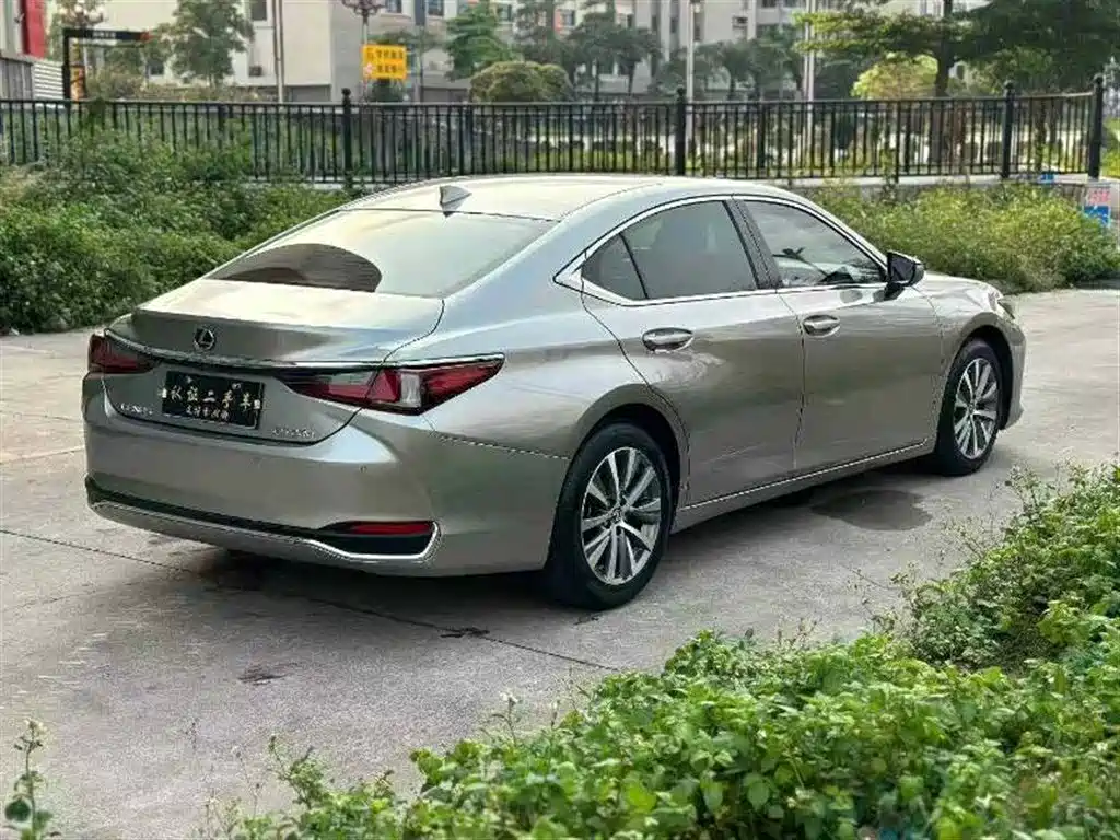 Lexus ES 2018 200 V
