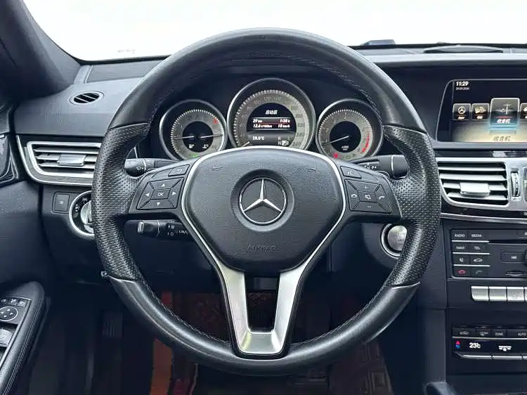 Mercedes-Benz E-Class — миниатюра 13