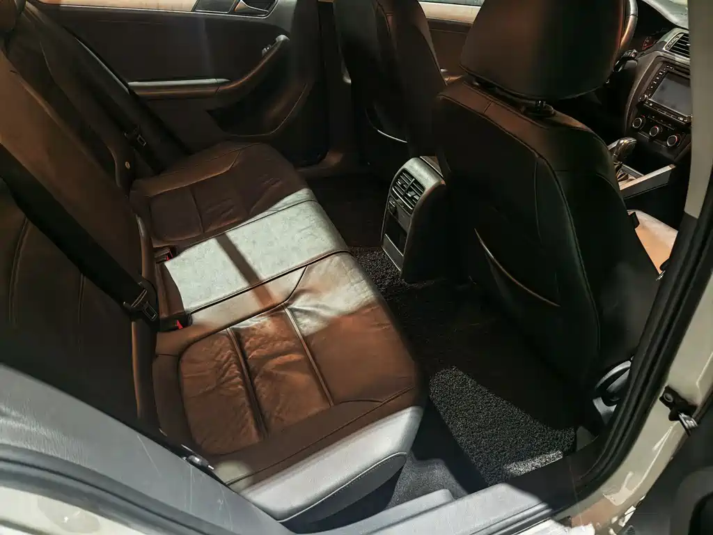 Volkswagen Sagitar — миниатюра 8