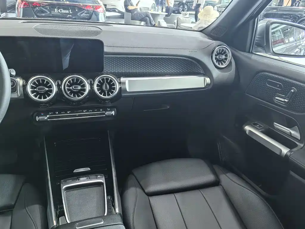 Mercedes-Benz EQB - фото 14