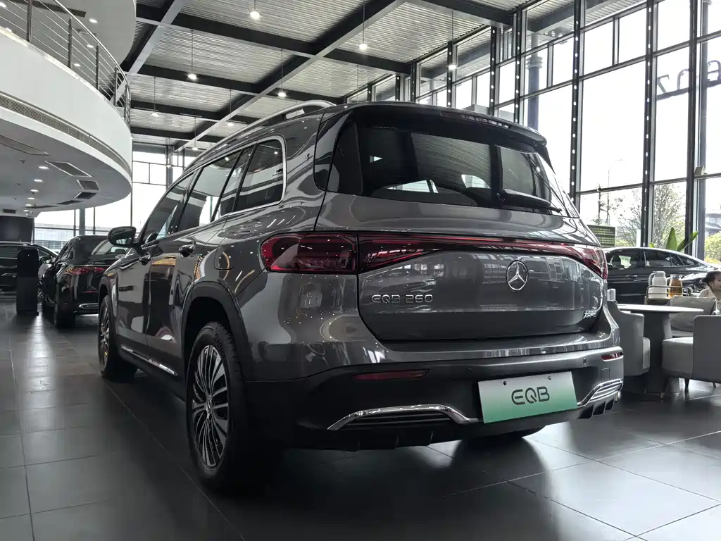 Mercedes-Benz EQB - фото 16