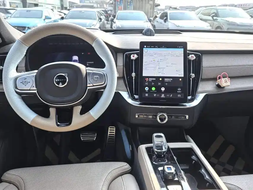 VOLVO XC90 PLUG IN HYBRID