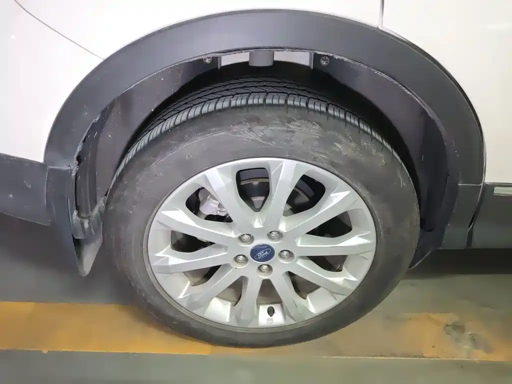 Ford Kuga — миниатюра 8
