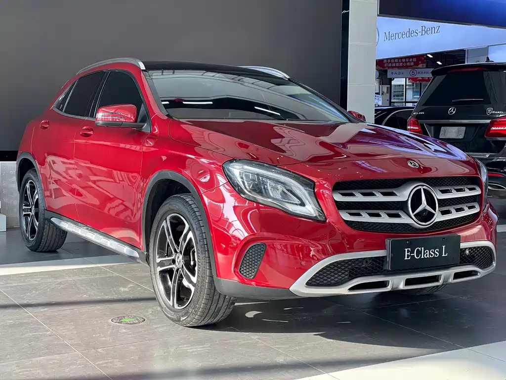 MERCEDES-BENZ GLA
