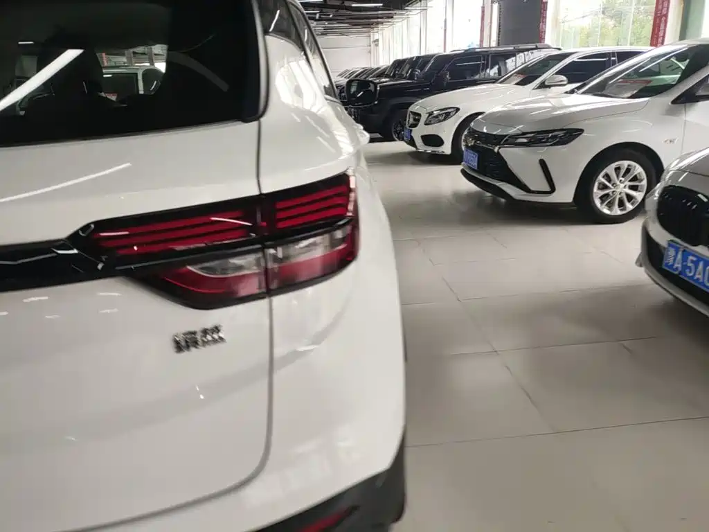 Geely Binyue — миниатюра 8