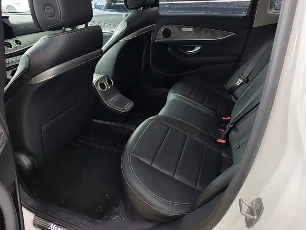 Mercedes-Benz E-Class — миниатюра 17