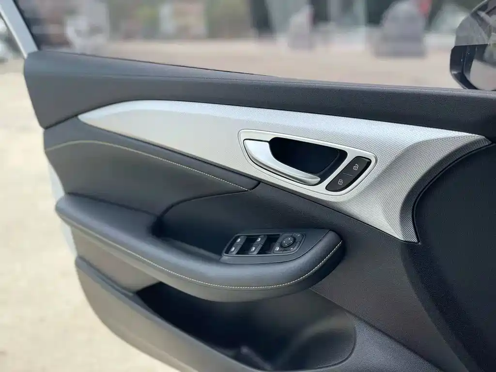 Roewe i6 MAX New Energy — миниатюра 19