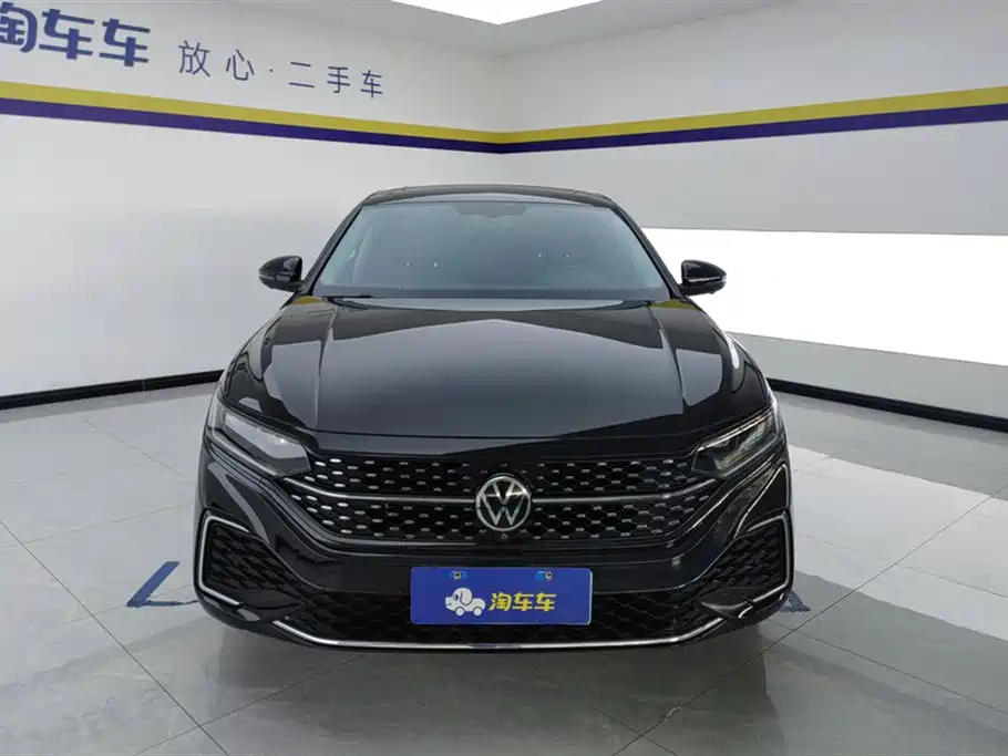 Volkswagen Passat 2024 380TSI