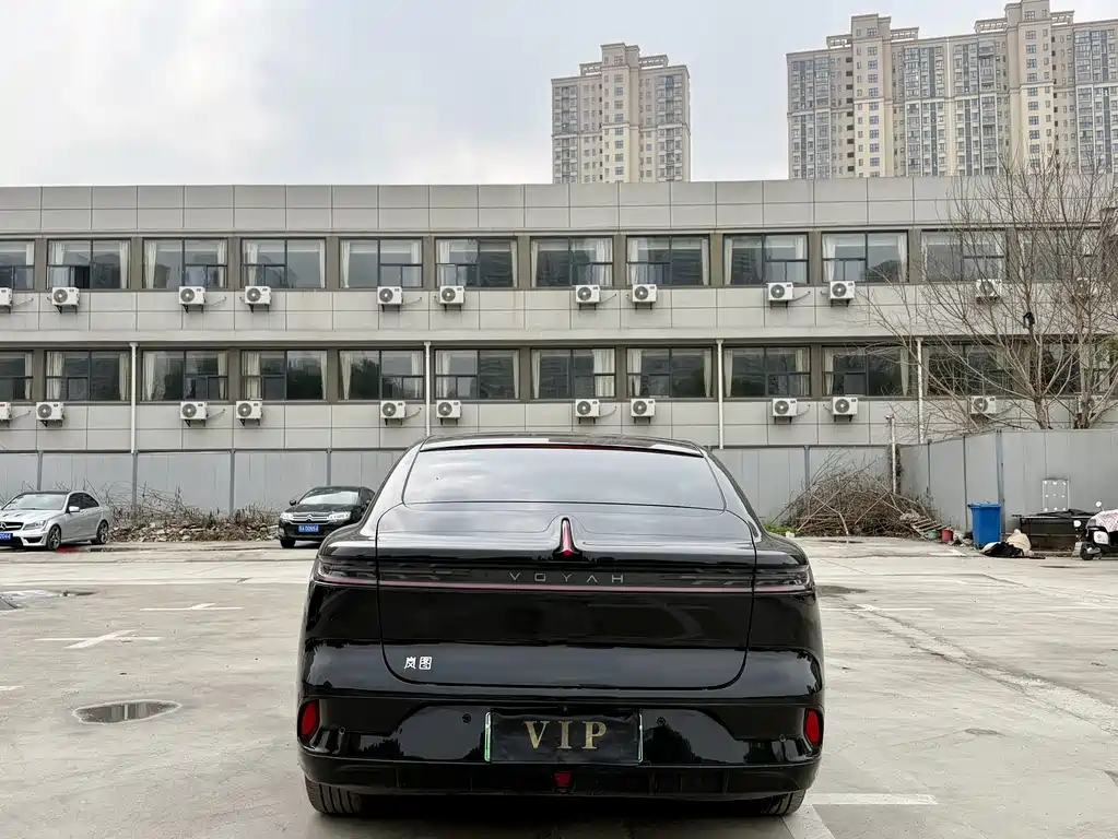 VOYAH LANTU CHASING LIGHT