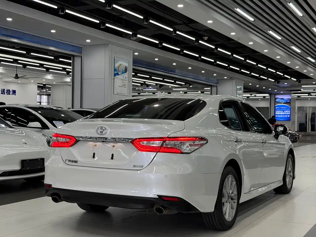 Toyota Camry — миниатюра 6