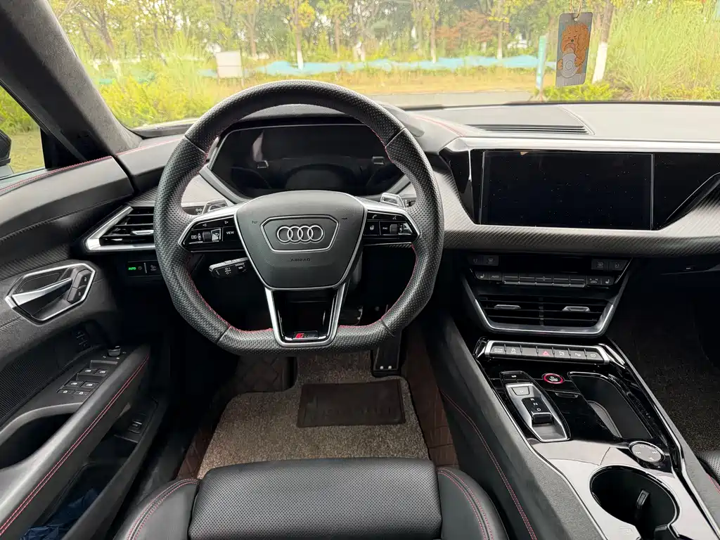 Audi e-tron GT — миниатюра 11