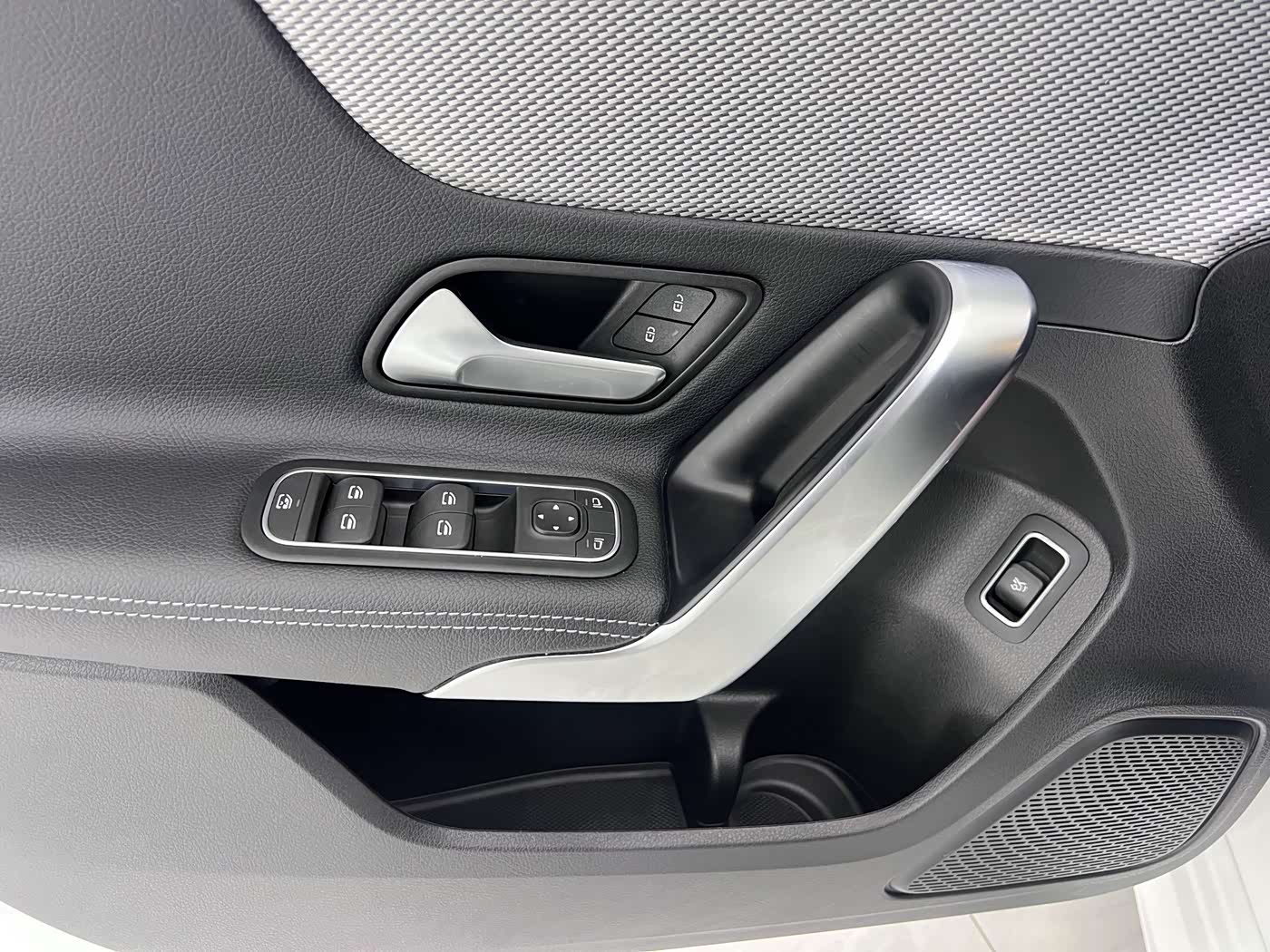 Mercedes-Benz A-Class 1.3 л 2024 г. Белый, пробег 10000 км
