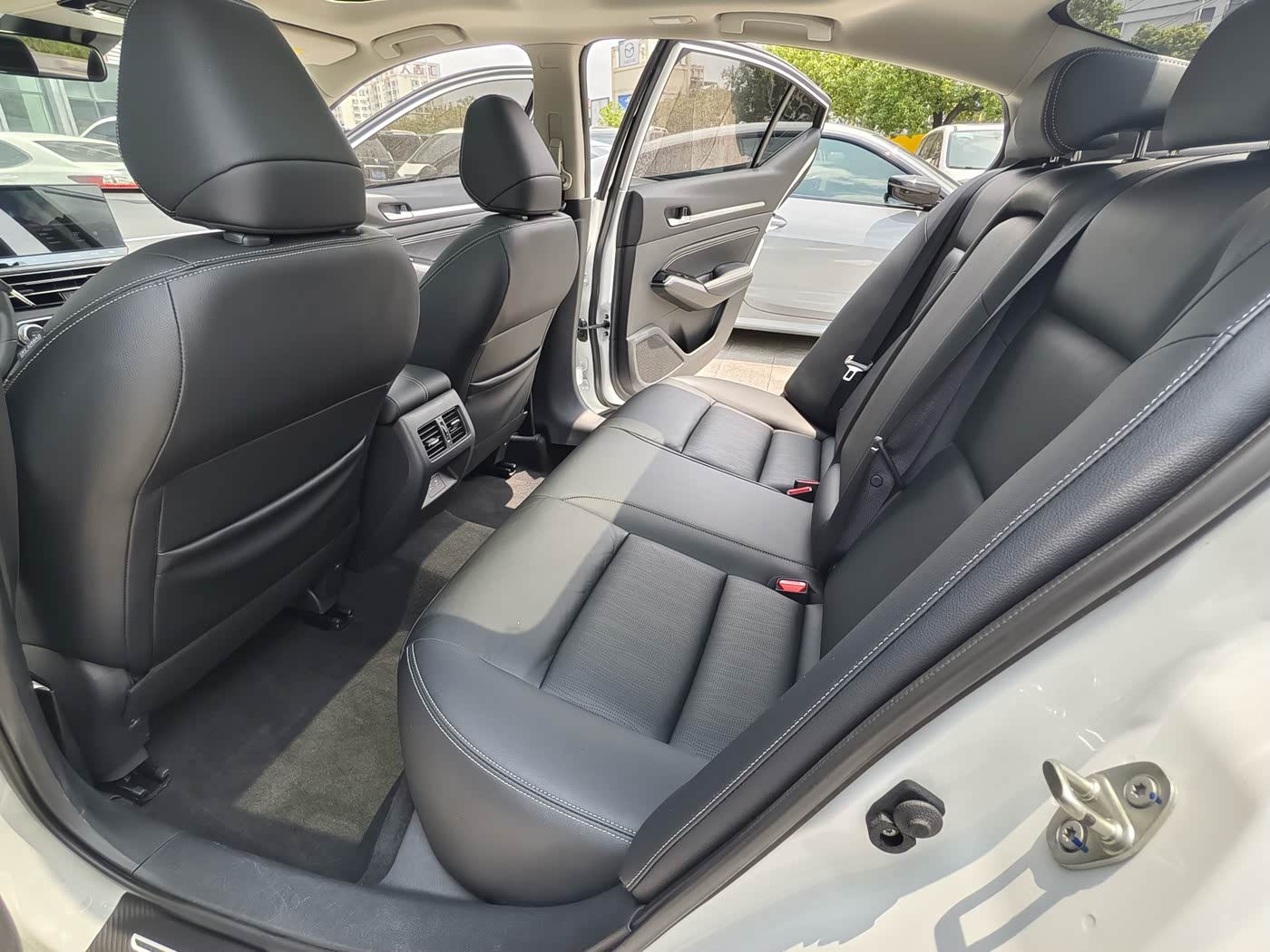 Nissan Teana 2.0 л 2024 г. Белый, пробег 23000 км