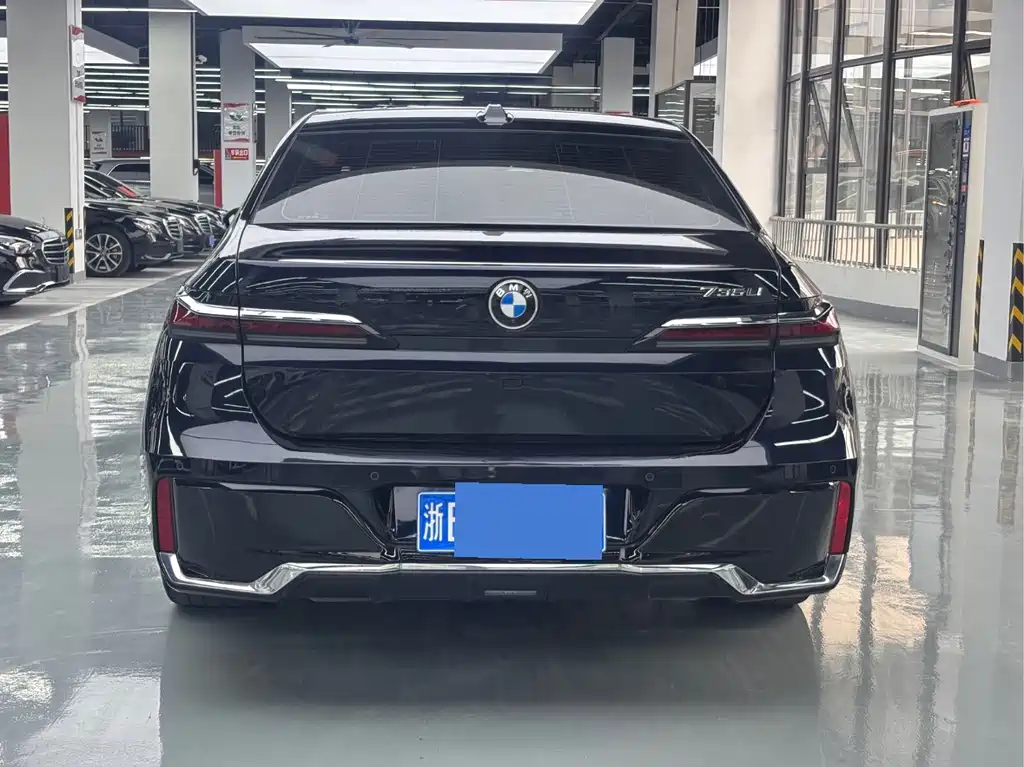 BMW 7 Series — миниатюра 10