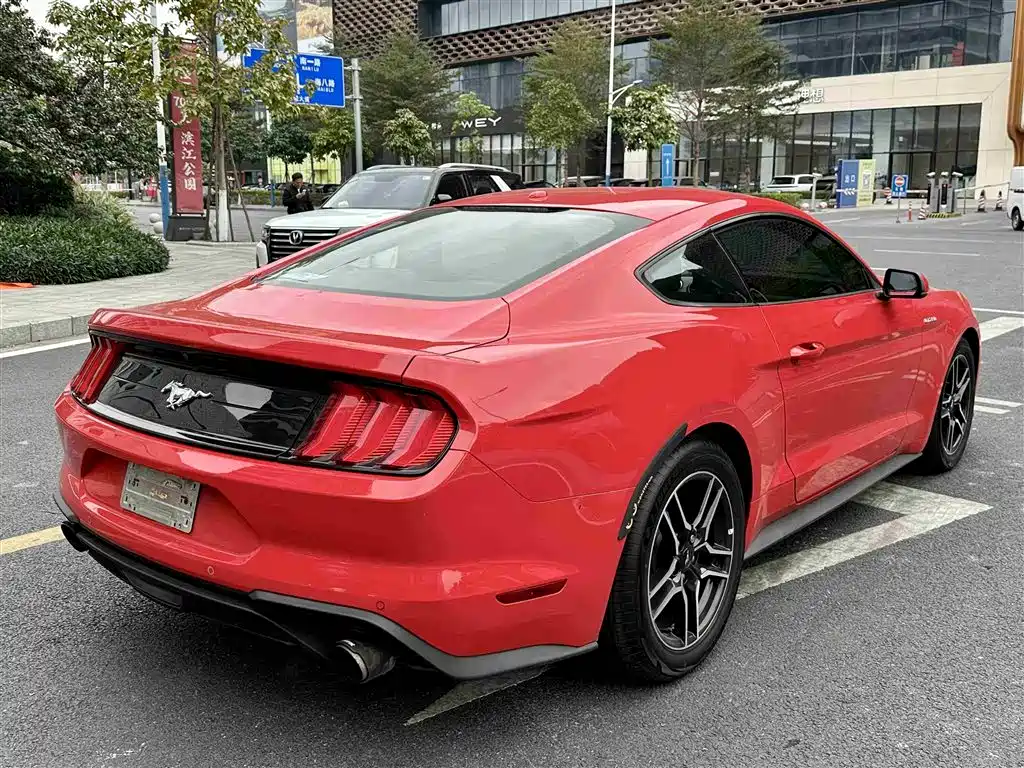 FORD MUSTANG